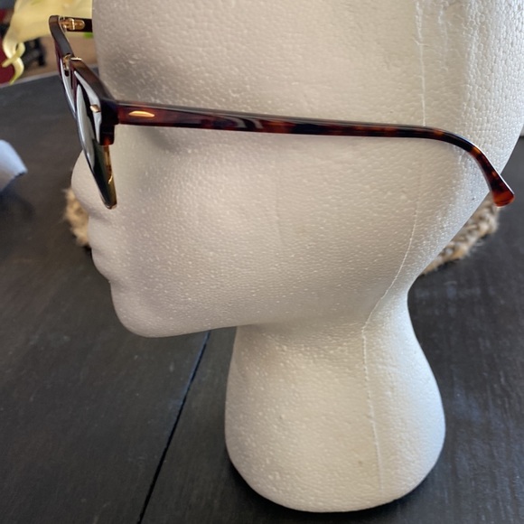 Ray-Ban sunglasses only worn a couple of times. - Picture 3 of 4